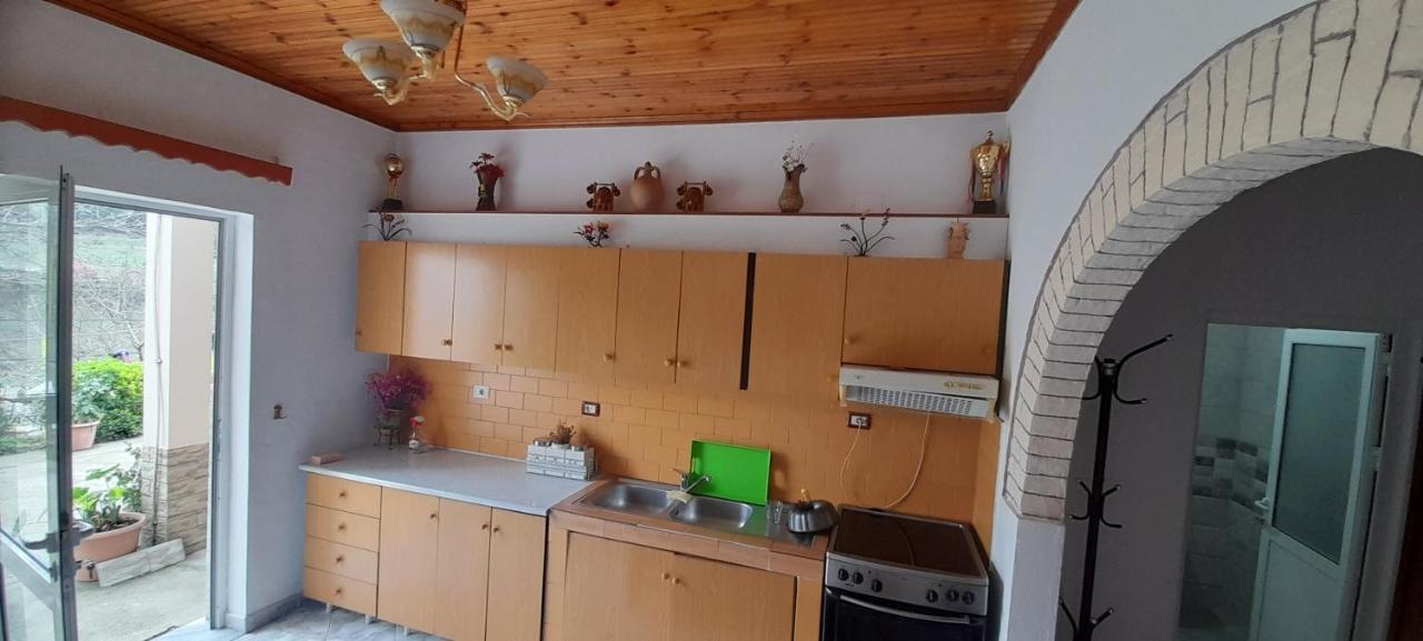 Honey-House “Kastrioti” Apartment Përmet Стая снимка